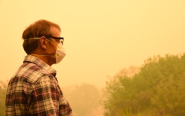 Man wearing mask